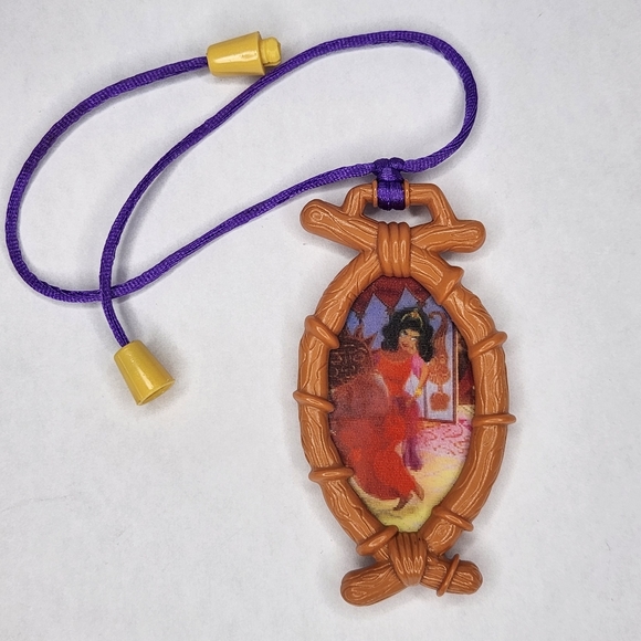 1996 Disney's Hunchback of Notre Dame Esmerelda Amulet Necklace McDonald's - Picture 1 of 3